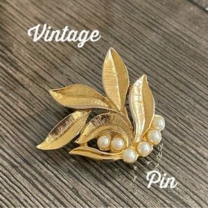 Vintage Pin, Goup of Leaves with Faux Pearl Accents